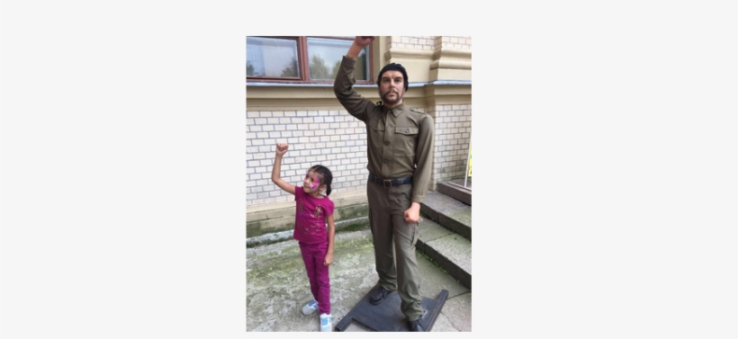 Pawan Kalyan Shares A Picture Of His Daughter And Che - Che Guevara Pawan Kalyan, transparent png download