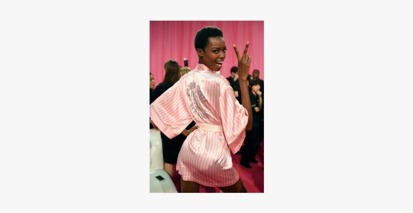 Backstage At The 2015 Victoria's Secret Runway Show - Kimono Victoria Secret Fashion Show, transparent png download