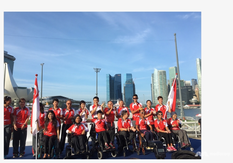 Derek Wong, Yip Pin Xiu Named Singapore Flag Bearers - Crowd, transparent png download