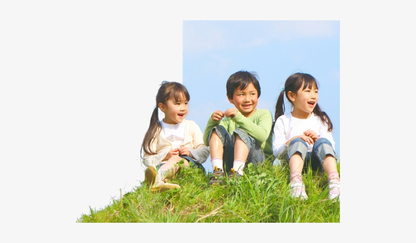 Three Smiling Children Sitting On A Grassy Hill - Boy, transparent png download