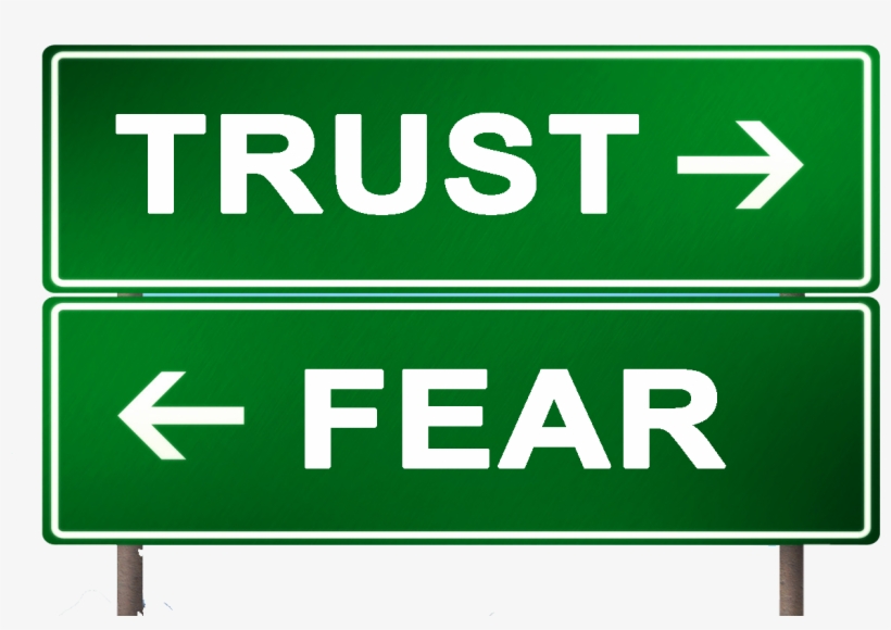 Highway Sign Trust Vs Fear Png - Estoy A 2 Kilos De Que Greenpeace Me Proteja, transparent png download
