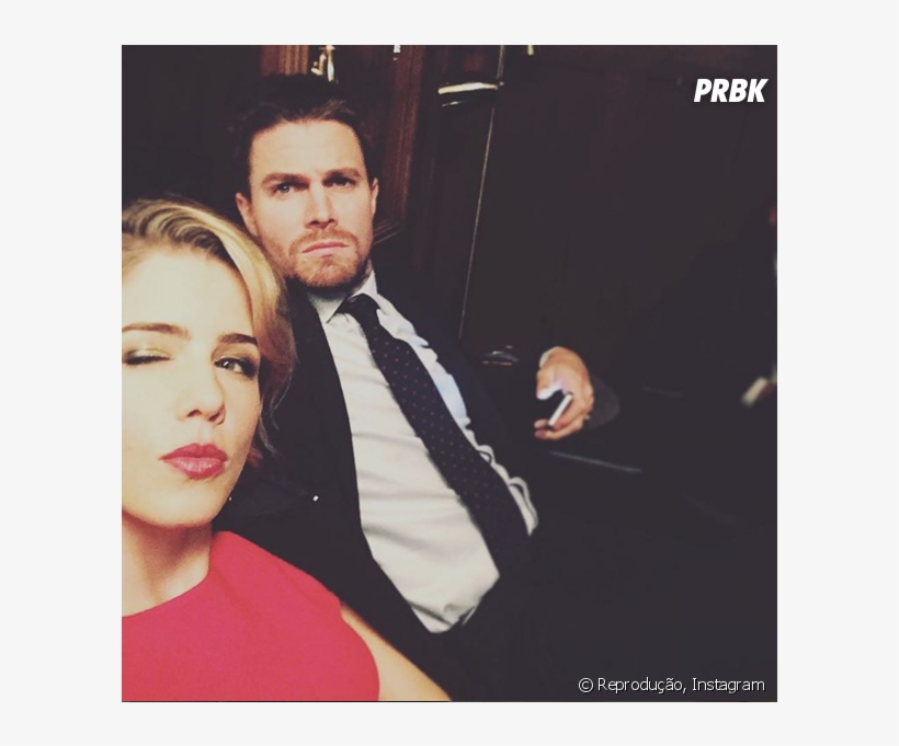 , Emily Bett Rickards Publica Foto Ao Lado De Stephen - Emily Bett Rickards E Stephen Amell Png, transparent png download