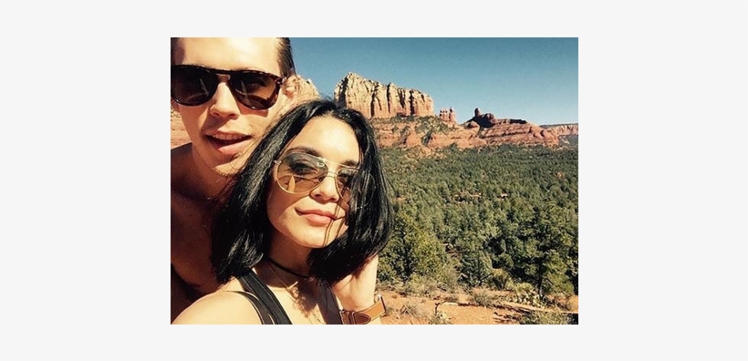 Austin Butler - Vanessa Hudgens Rock, transparent png download