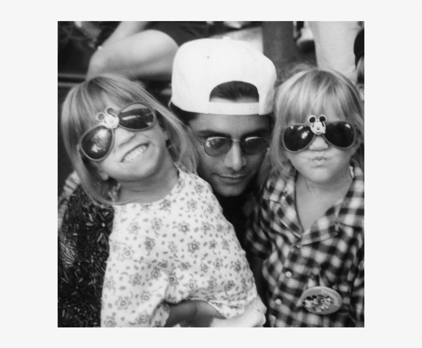 John Stamos Ému - John Stamos And Mary Kate & Ashley Olsen Disneyland, transparent png download