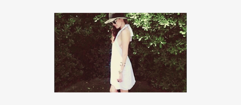 Zoey Deutch Wallpaper Possibly Containing A Well Dressed - Wallpaper, transparent png download