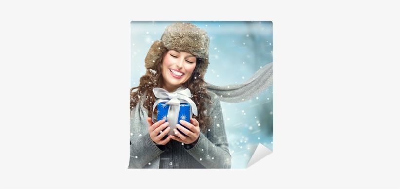 Beautiful Young Woman With Christmas Gift Box - Gift, transparent png download