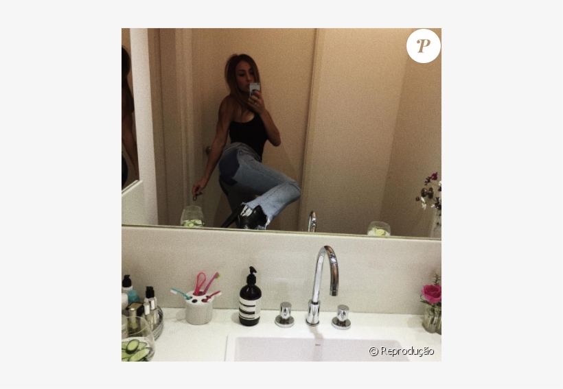Sabrina Sato Aderiu À Moda E Posou Para Selfie No Espelho - Espelho Para Pia De Banheiro, transparent png download