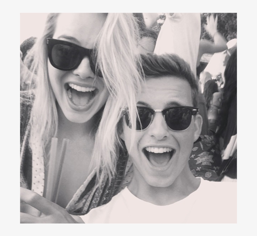 Margot Robbie Dinner With Pals, transparent png download