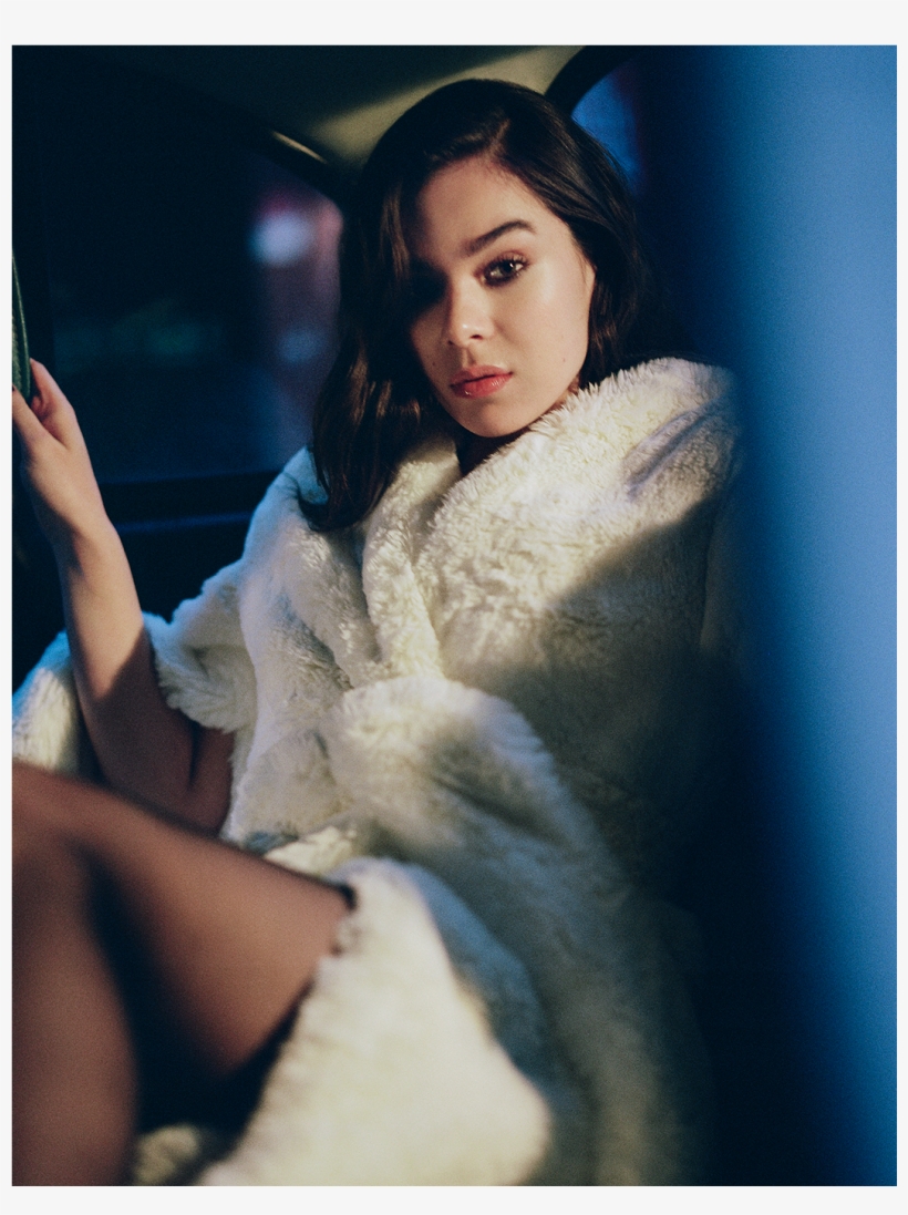 Explore The Holiday Issue On Social With - Hailee Steinfeld Photoshoots 2018, transparent png download