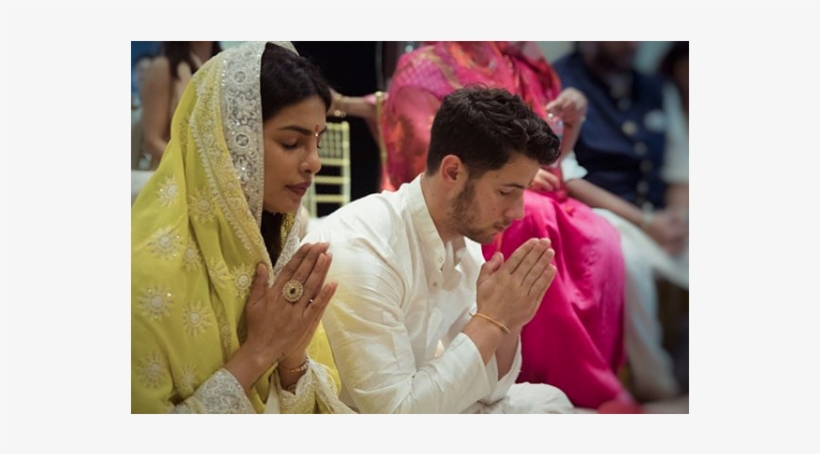Nick Jonas Et Priyanka Chopra En Plein Cérémonie Roka - Priyanka Chopra Wedding Dress, transparent png download