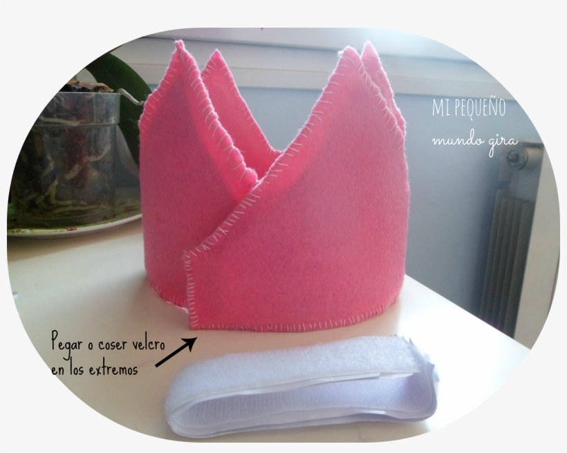 Se Acaba De Coser La Corona Entera, Y Después - Corona Fieltro, transparent png download