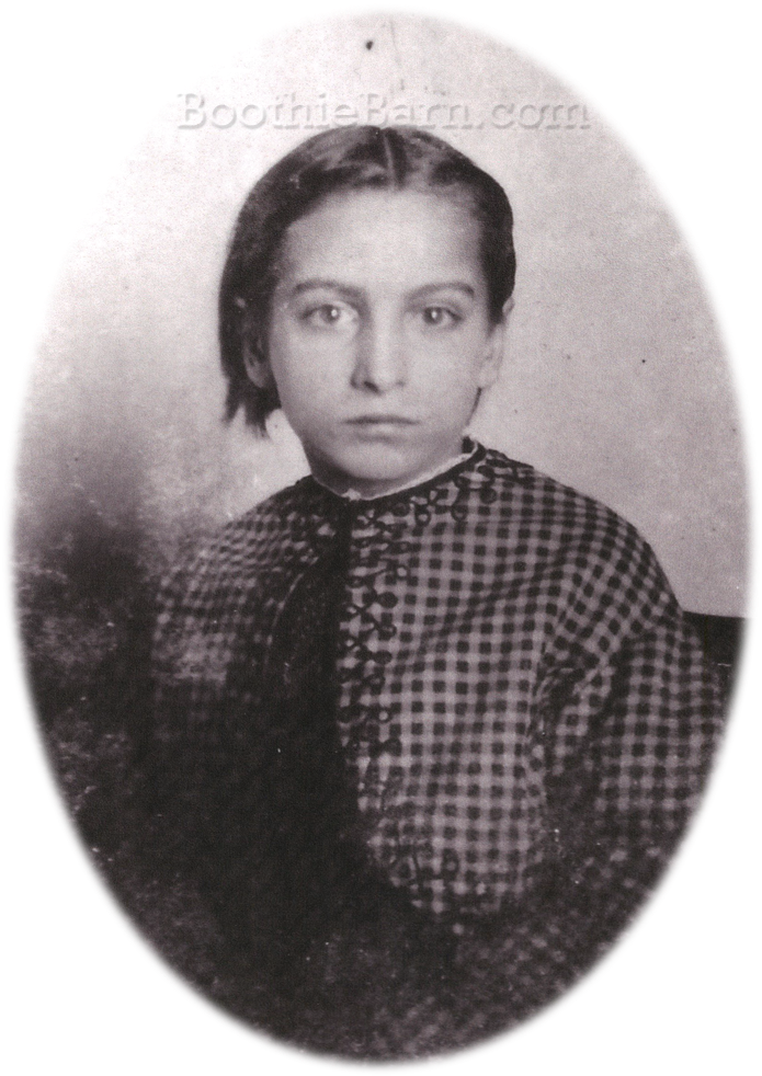 Cora Lee Garrett Boothiebarn (709x1000), Png Download