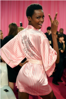 Backstage At The 2015 Victoria's Secret Runway Show - Kimono Victoria Secret Fashion Show (608x342), Png Download