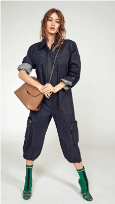 Is It A Backpack, Or Is It A Sling Number It Depends - Gigi Hadid Fendi School (600x400), Png Download