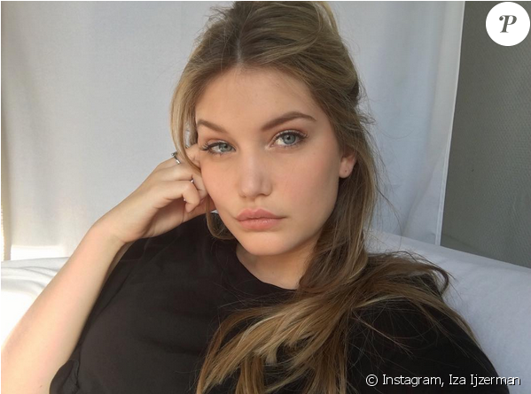 Gigi Hadid Transparent - Girl Looks Like Bella Hadid (950x444), Png Download