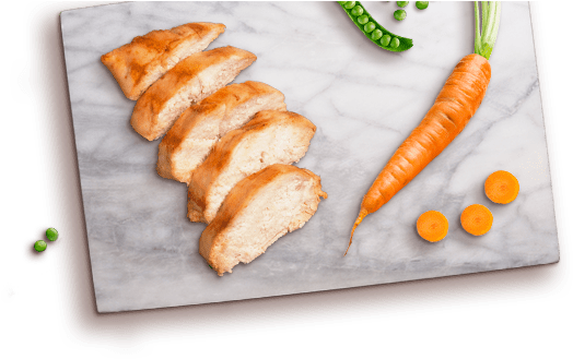 Chicken Slices, Carrot, Peas On Marble Board - Freshpet Vital Balanced Nutrition Chicken (600x340), Png Download