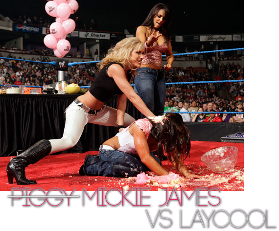 Bf5eohq - Michelle Mccool Mickie James Party (570x472), Png Download