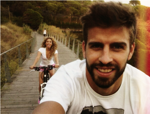 Shakira And Gerard Piqué Image - Tomar Las Mejores Selfies (500x580), Png Download