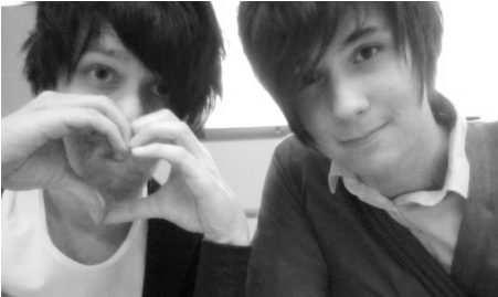 Phil Lester - Martyn Lester And Dan Howell (490x310), Png Download