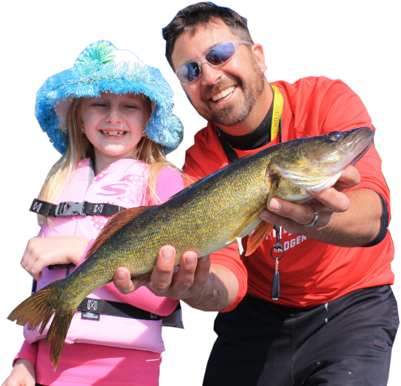 Family Walleye Fishing Canada - Pull Fish Out Of Water (800x600), Png Download