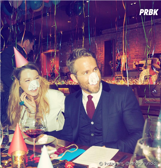 Ryan Reynolds Fête Ses 41 Ans Avec Son Épouse Blake - Blake Lively Ryan Reynolds Party (950x589), Png Download