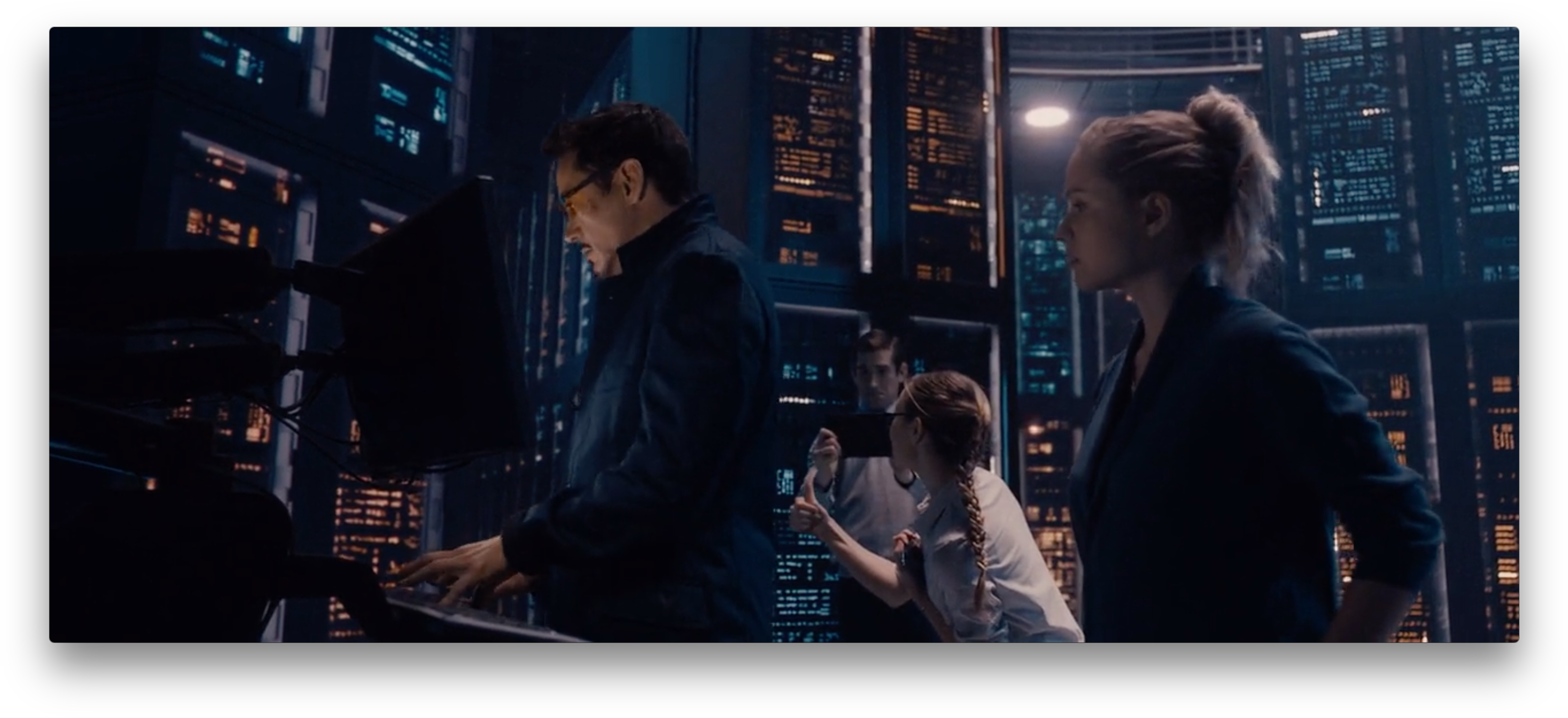 Background Selfie Moment In Age Of Ultron - Tony Stark Oslo In Aou (3104x1430), Png Download