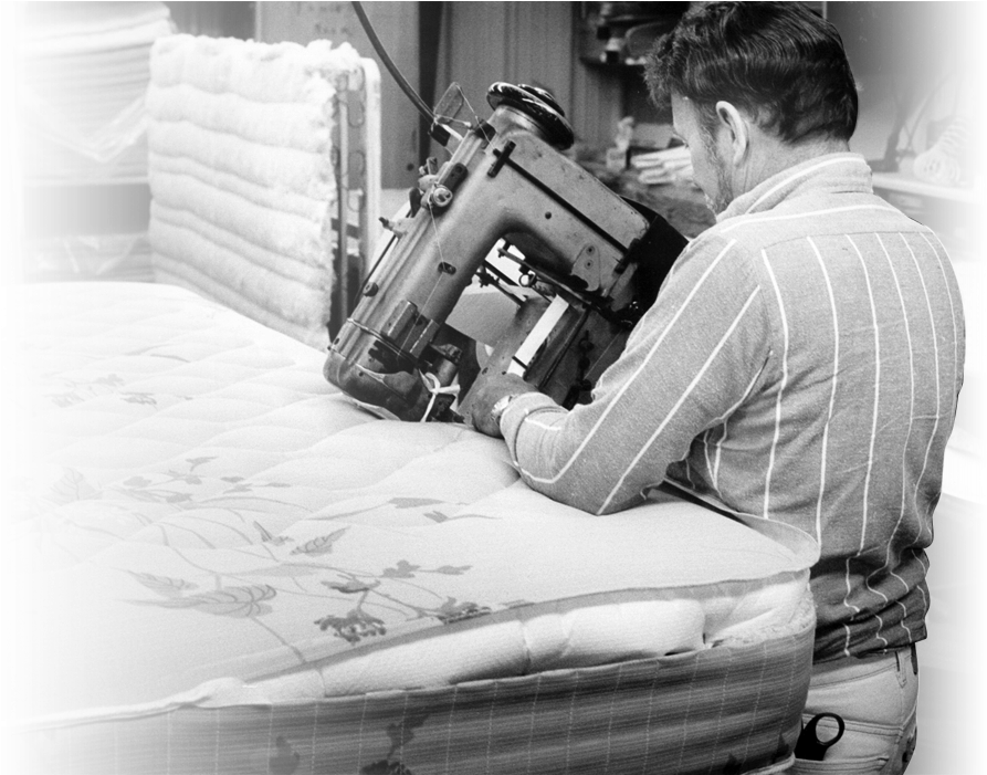 Man Working On Mattress - Man (902x700), Png Download