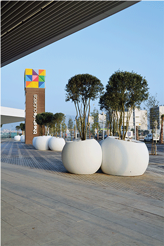 Jardinera Esfera De Hormigón Blanco De Emiliana Design - Filling Station (768x500), Png Download