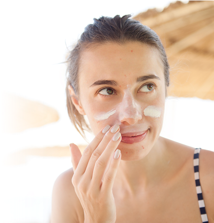 Care For Acne-prone Skin In Summer - Applying Sunscreen On Face (450x450), Png Download