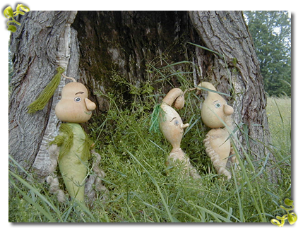 "in A Small, Close Puppet Studio" Kvak "in Kamenita - Grass (430x330), Png Download