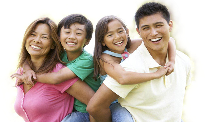 Asian Family With 2 Parents, Each Holding A Child On - Asian Family Photo Png (1280x427), Png Download