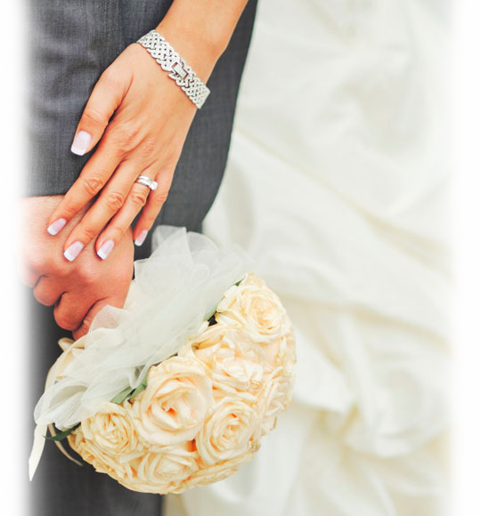 Groom Holding Flowers At Intimate Wedding Venue - Wedding (540x580), Png Download