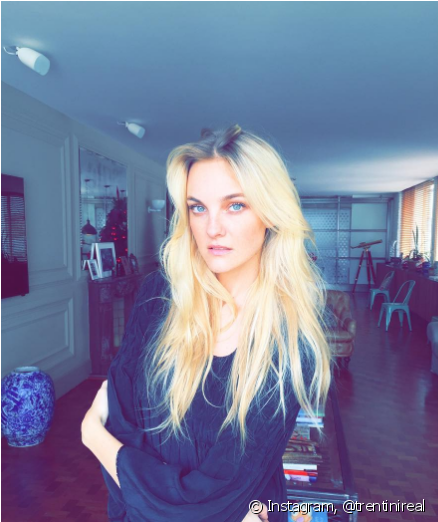 Sprays De Efeito Praia E De Brilho São Os Aliados De - Girl (790x569), Png Download