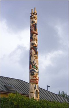A Haida Totem Pole - Haida Totem Poles (679x374), Png Download