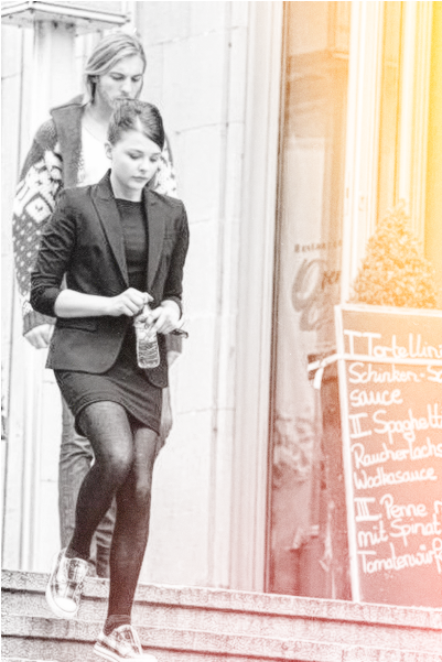 Chloe Moretz Filming Sils Maria - Girl (400x560), Png Download