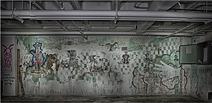 The Walls In The Lower Level Of The Building Were Covered - Wall (678x532), Png Download