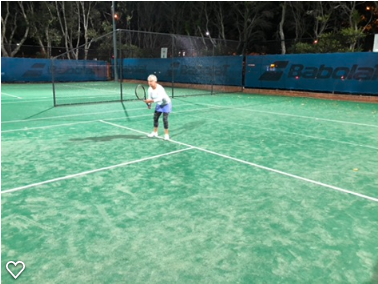 Note The Thin White Line Where Pam Is Standing In The - Soft Tennis (387x387), Png Download