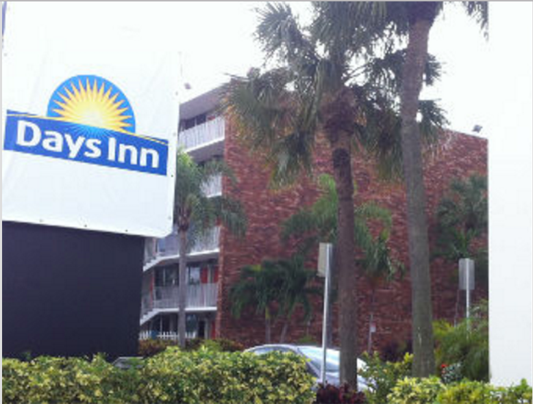 Days Inn By Wyndham Fort Lauderdale Airport Cruise - Days Inn (778x590), Png Download