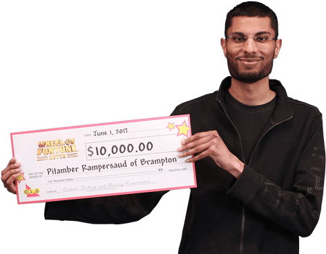 Man Holding 10,000 Dollar Cheque From Wheel Of Fortune - Man (500x418), Png Download