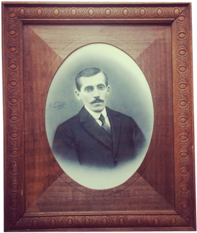 Wood Frame With Oval Frame Liner - Gentleman (600x600), Png Download