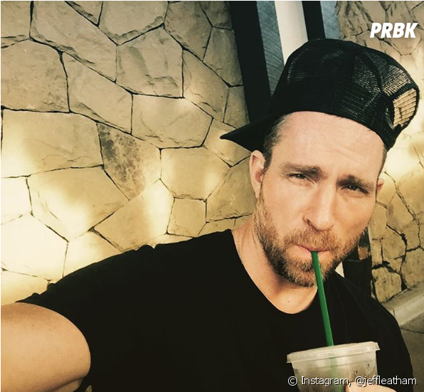 Colton Haynes En Couple - Colton Haynes En Couple Jeff (950x550), Png Download