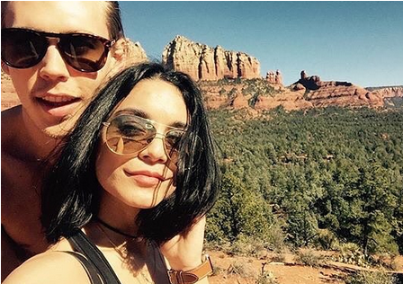 Austin Butler - Vanessa Hudgens Rock (600x315), Png Download