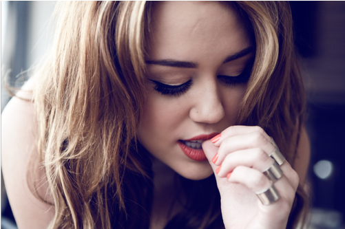 Miley Cyrus - Miley Cyrus Red Lips (500x500), Png Download