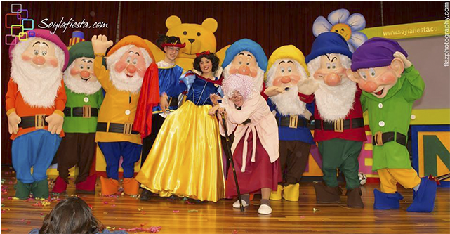 Blanca Nieves Y Los 7 Enanitos - Snow White And The Seven Dwarfs (640x480), Png Download