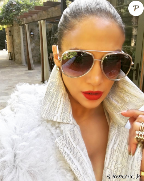 Jennifer Lopez A Publié Un Selfie Sur Sa Page Instagram, - Jennifer Lopez Quay Sunglasses (950x587), Png Download