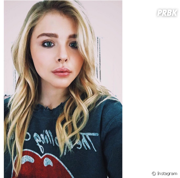 Chloë Moretz Se Tornou Ainda Mais Conhecida Após Estrelar - Chloe Grace Moretz Selfie (950x595), Png Download