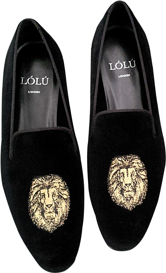 Black Slippers With Lion Crest - Slip-on Shoe (881x900), Png Download