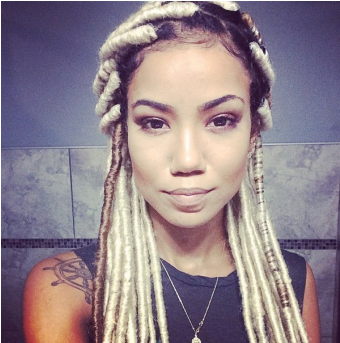 If Anyone Can Nail The Faux Dreads Trend, It's The - Black Roots Blonde Dreads (608x342), Png Download