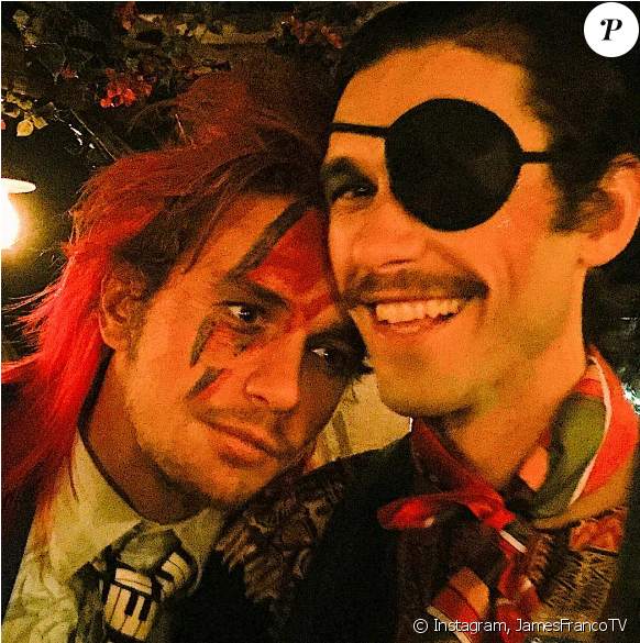 James Franco Fête Ses 38 Ans À Disneyland Avec Un Ami - Disneyland (950x584), Png Download