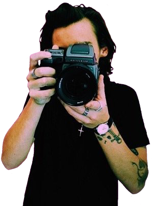 2 - Harry Styles Com Camera (329x400), Png Download